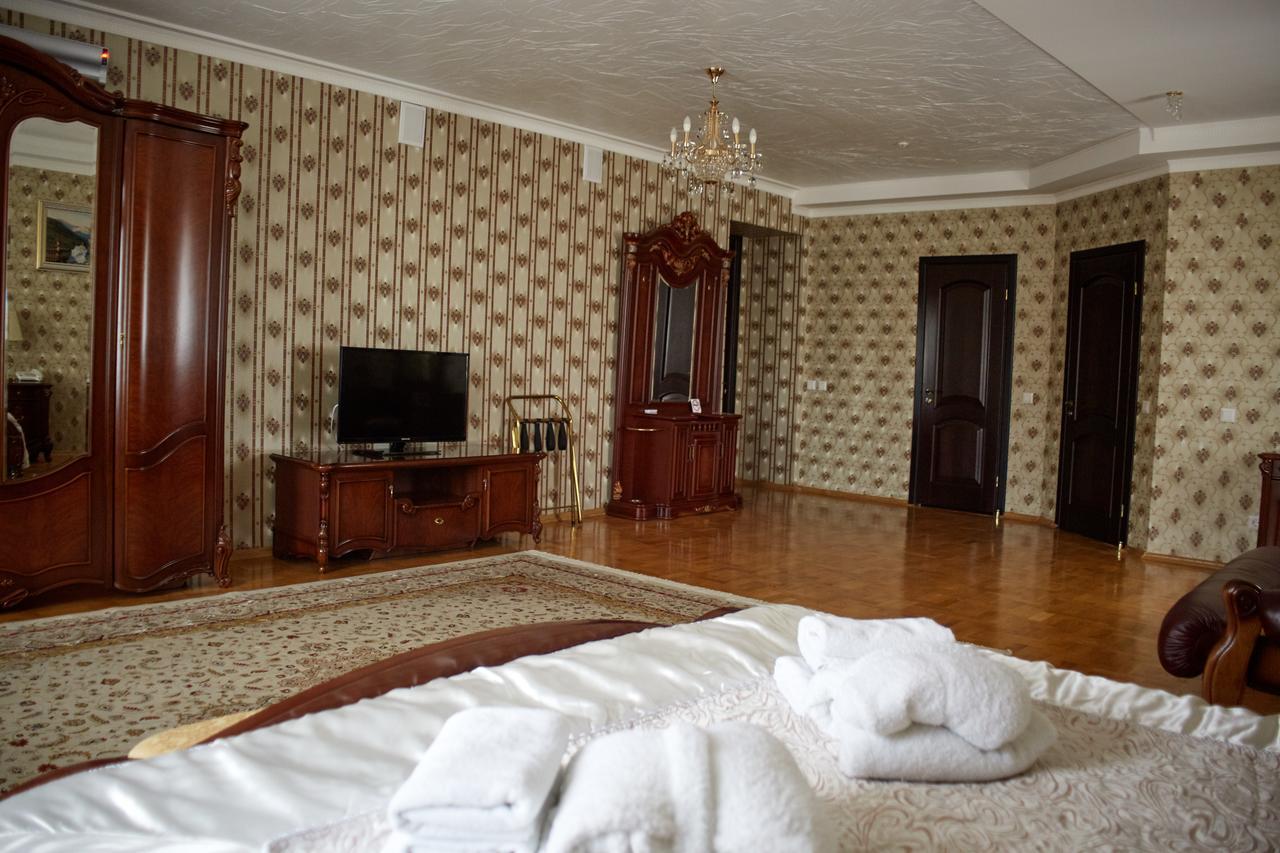 Garden Hall Ternopil Extérieur photo